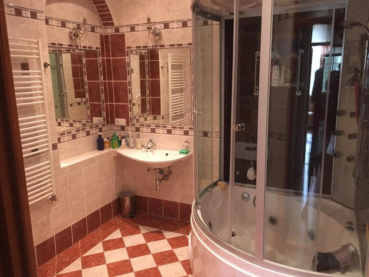 Apartman Plus Kv Κάρλοβι Βάρι Εξωτερικό φωτογραφία