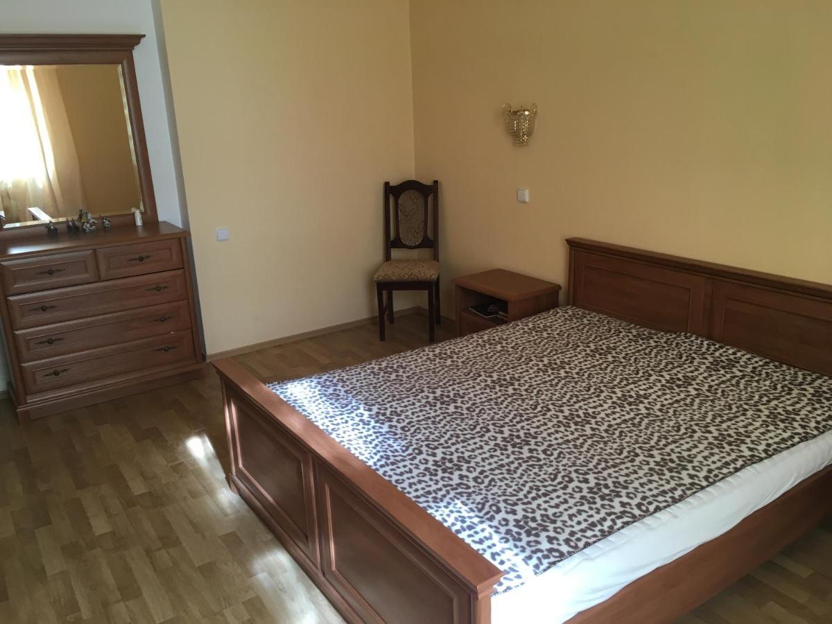 Apartman Plus Kv Κάρλοβι Βάρι Εξωτερικό φωτογραφία